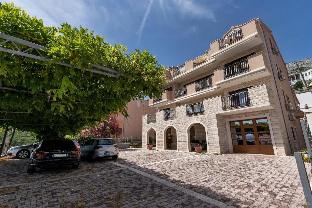 Apartments And Rooms With Parking Space Duce, Omis - 10303 Exterior photo